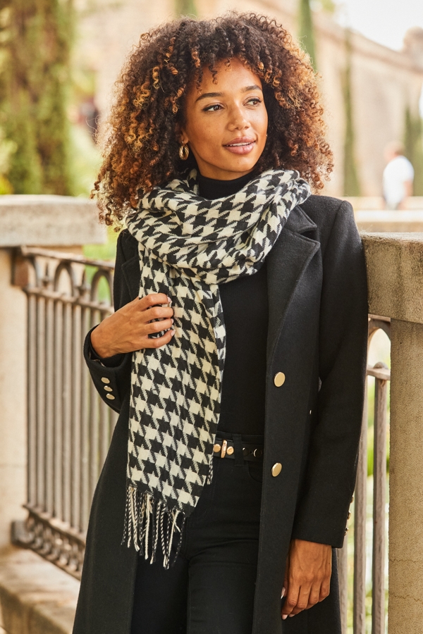 Black & White Houndstooth Print Scarf
