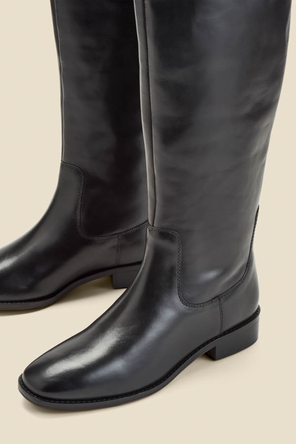 Black Square Toe Flat Leather Boots