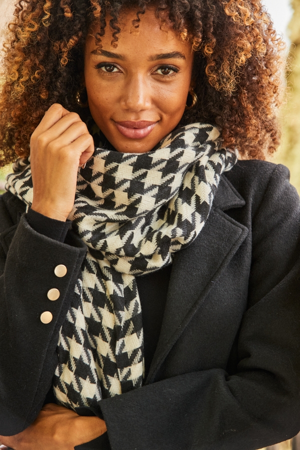 Black & White Houndstooth Print Scarf
