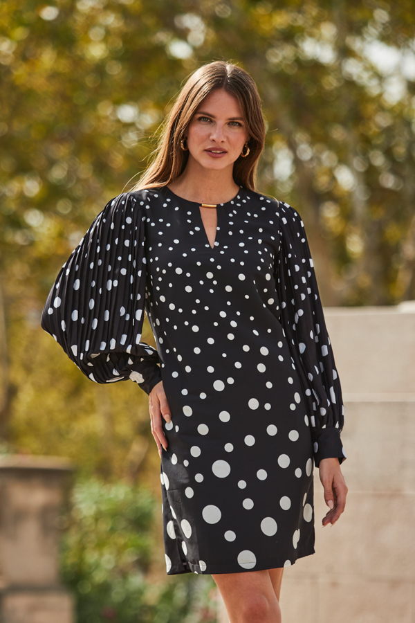 Black & White Spot Print Plisse Sleeve Shift Dress