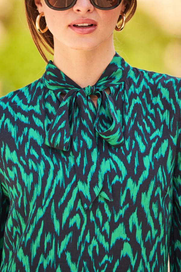 Black & Green Geometric Print Ruffle Hem Shift Dress