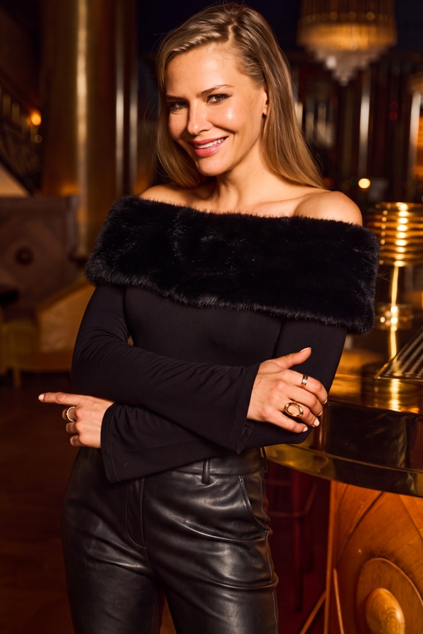 Black Bardot Top With Detachable Faux Fur Trim