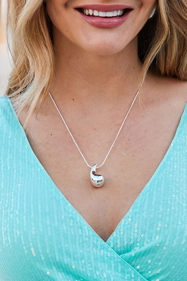 Silver Teardrop Pendant Necklace
